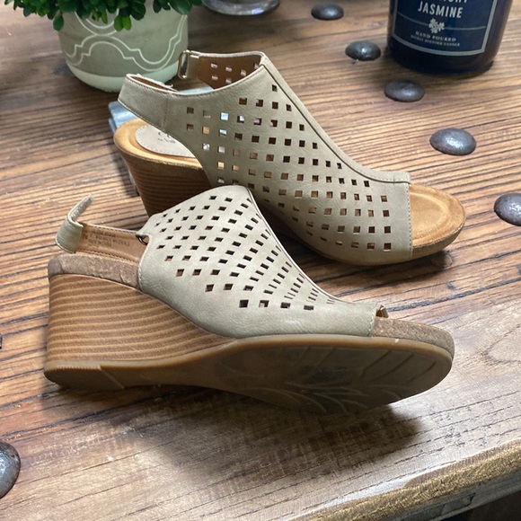 Cute wedge sandals - Picture 3 of 3